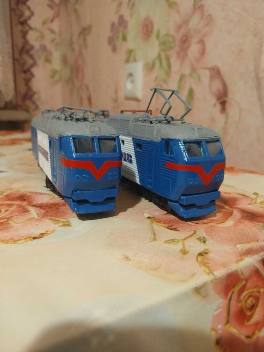 Модель локомотив ЧС 7 УЗ в маштабі 1.87 зроблена на 3 де прінтері