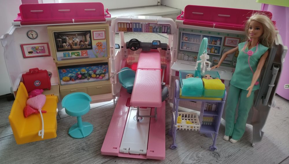 Barbie karetka mobilna + zestaw Barbie pediatra