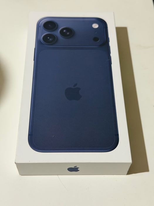 Iphone 17 pro max Deep Blue