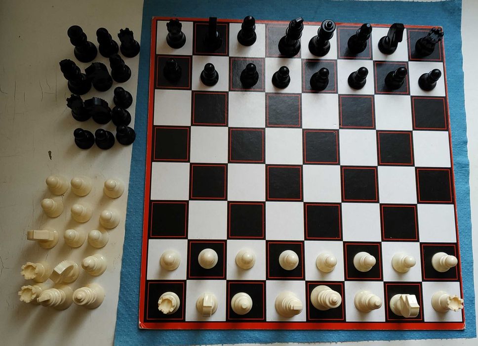 Шахматы и шашки дорожные