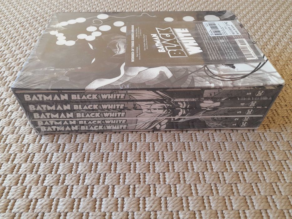 Batman Black and White Box Set