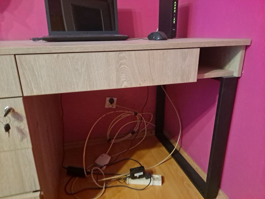 Biurko jak nowe.