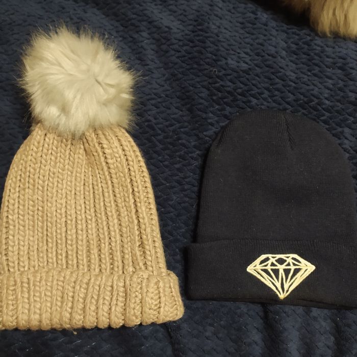 Шапки різні теплі та демісезон