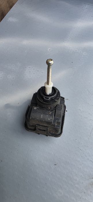 Silniczek Regulacji Wysokości Lamp Przód Audi 80 B4