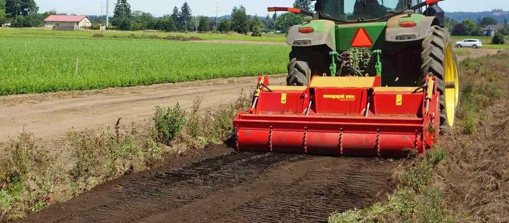 Mulczowanie wgłębne Frez wgłębny Karczowanie Oczyszczanie działek