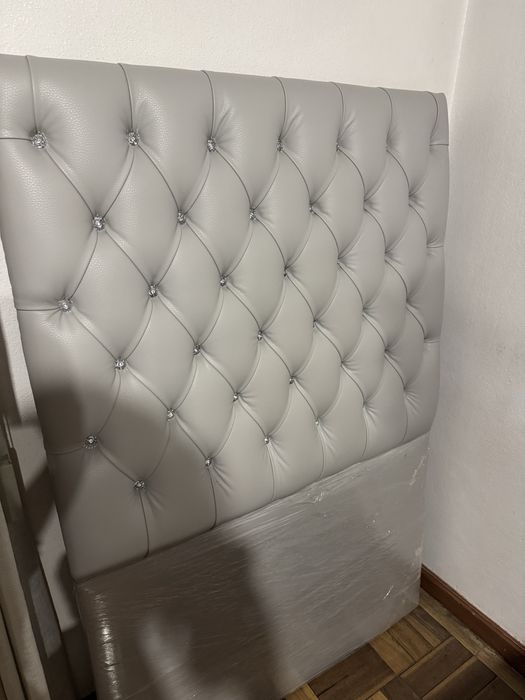 Cabeceira da Cama Cinza com brilhantes
