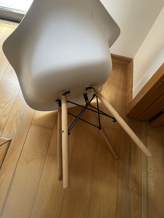 Cadeiro estilo Eames , branca