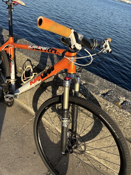 Bicicleta KTM com rodas 29