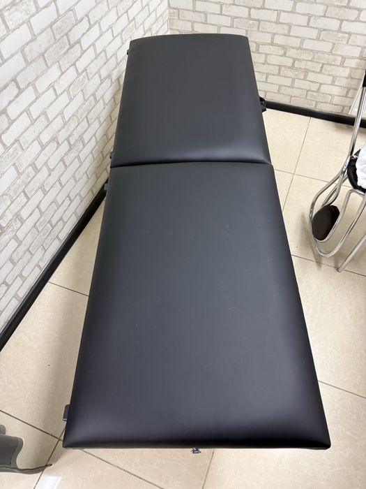 Кушетка косметологічна / масажна