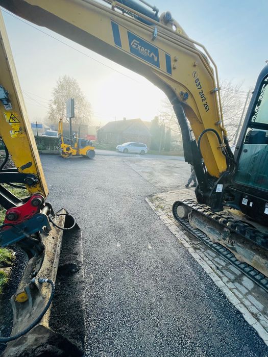 Koparka , minikoparka , transport kruszywa, wozidło budowlane