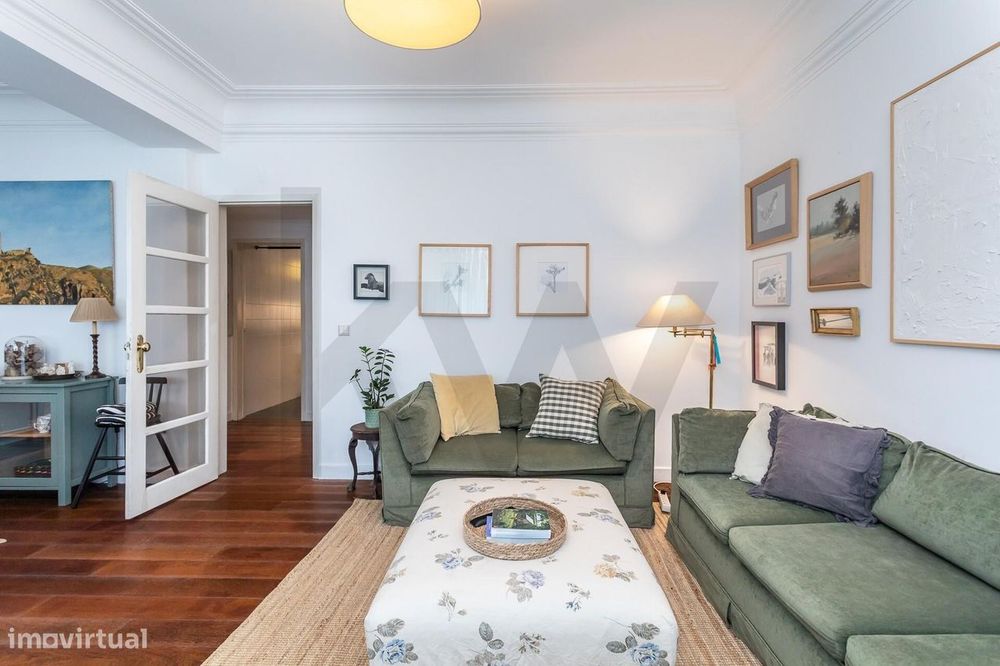 Apartamento T3 com sótão e terraço de utilização exclusiva - Av. de Ma
