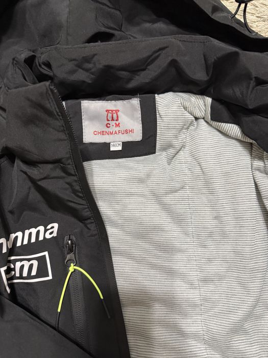 Спортивна нова куртка на осінь на хлопчика розмір 140 см