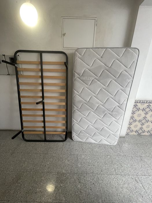 Cama+ Colchão  À VENDA!