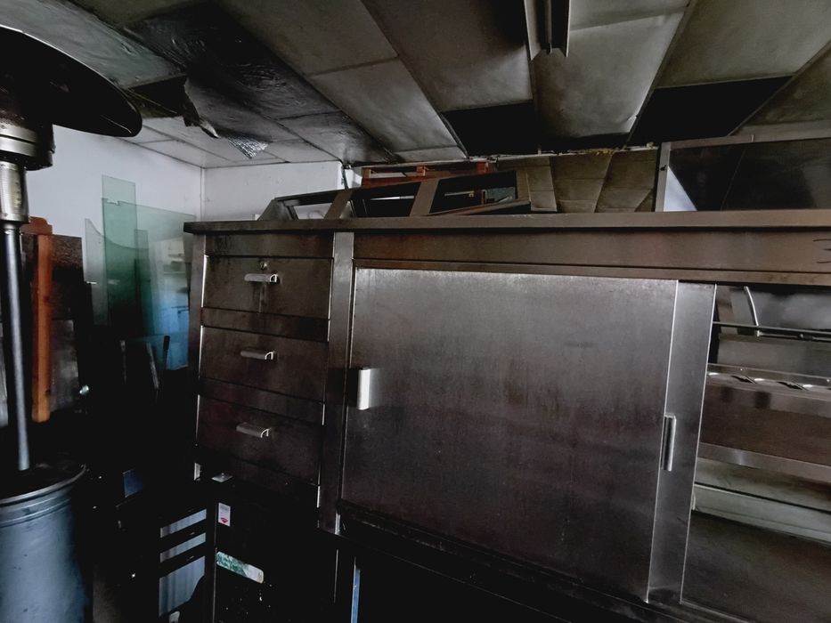 Bancada inox com portas gavetas e prateleiras