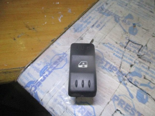 Comando / botão / interruptor vidros frente direito DACIA Logan MCV (K