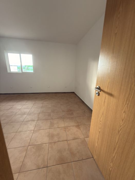 Aluga-se t2 em mozelos