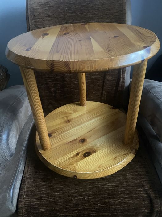 Sosnowy stoliczek
