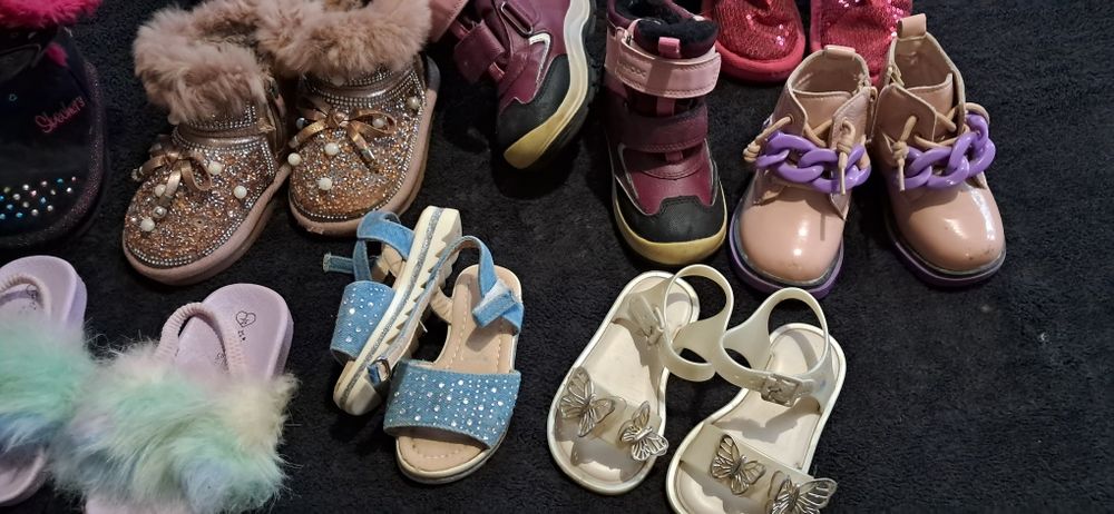 Взуття для дівчинки