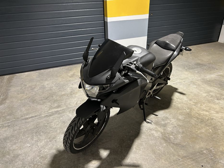 Vendo mota cbr 125 r