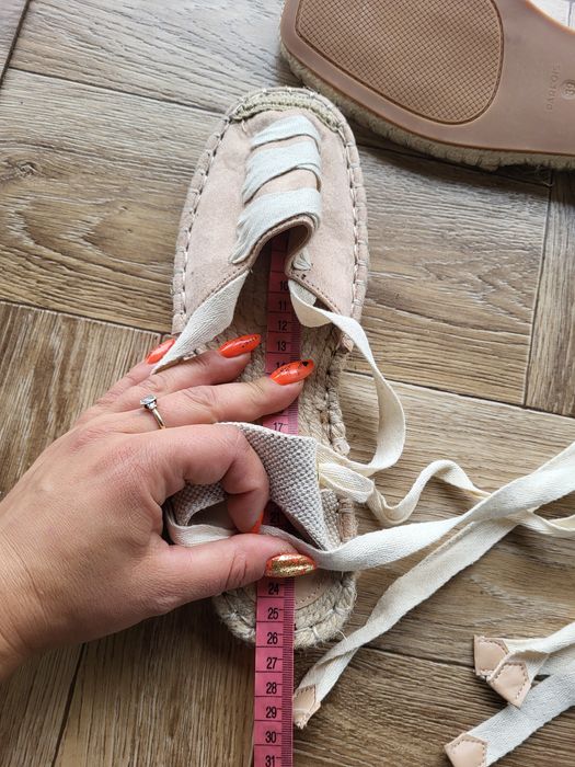 Beżowe kremowe espadryle sandały Boho wiązane na łydkach Parfois 39