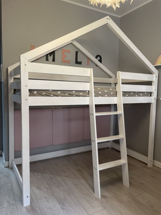 Łóżko dla dziecka drewniane plus materac