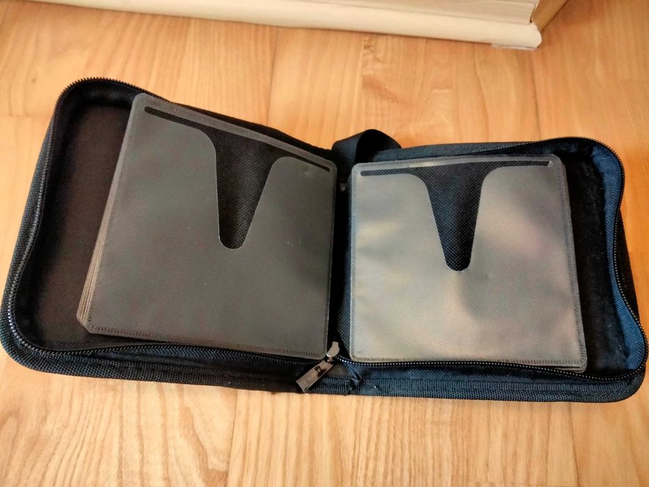 Сумка для CD плеєра и 20 дисків. Нова.