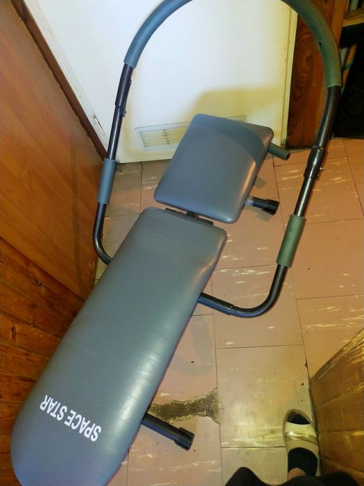 Ławeczka SpaceStar do ćwiczeń mięśni brzucha