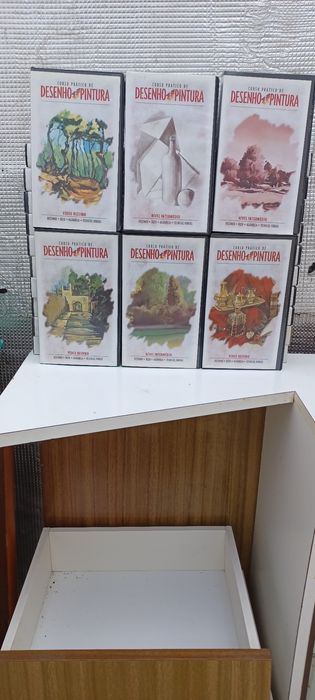 Vendo esta colecção de desenho e pintura.