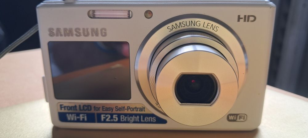 Компактная цифровая камера Samsung DV150F. 2Екрана Селфи Состояние!+Подарок  Редкий екземпляр!