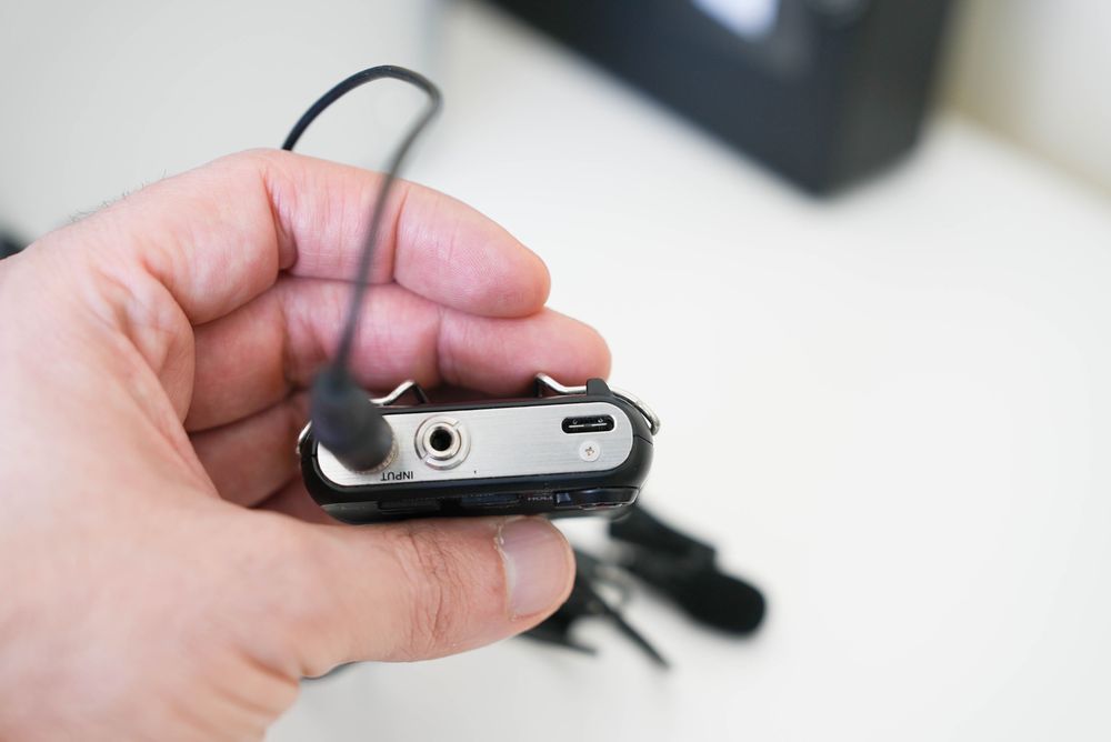 Gravador Zoom F2 + microfone lapela