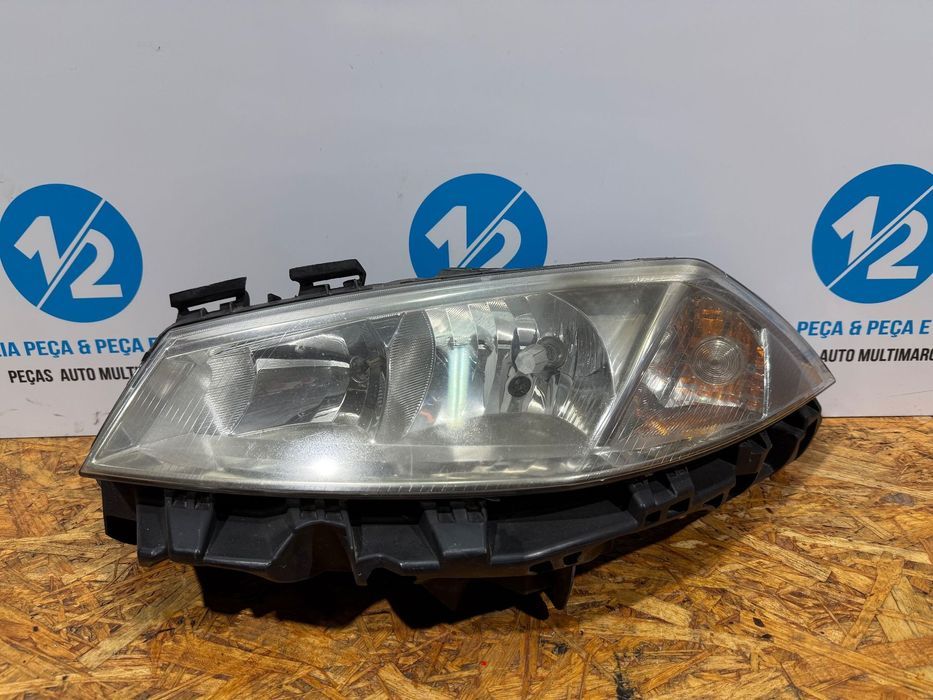 Farol esquerdo Renault Megane 2