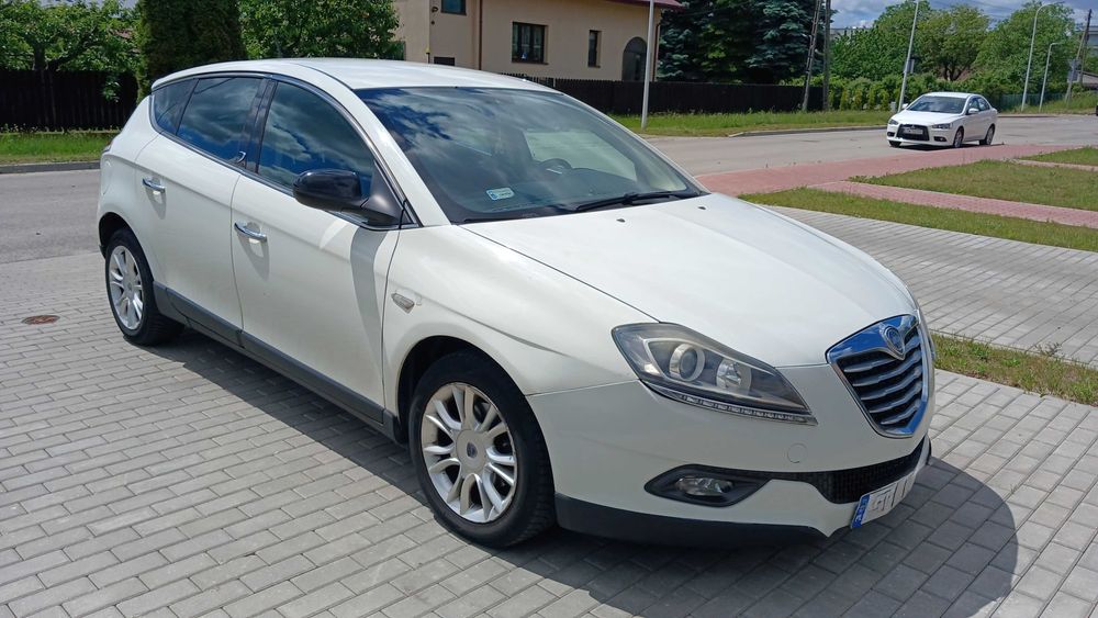 Lancia Delta 1.6 MJ biała