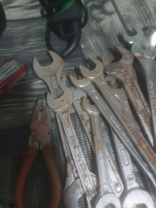 Lote de ferramentas usadas variado e maquinas
