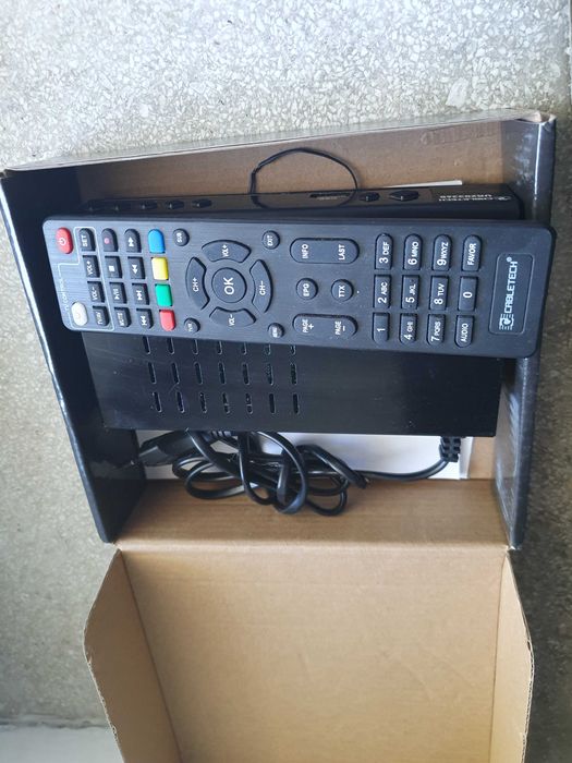 Nowy Tuner DVB-T2 HEVC Cabletech URZ0336B