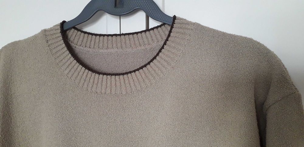 Camisola com bolsos frontais