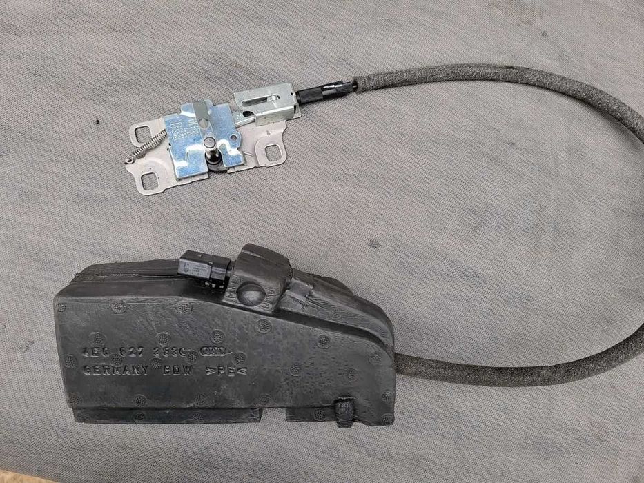 AUDI A8 D3 zamek , dociąg klapy bagażnika .