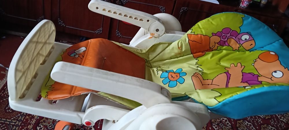 Стілець для годування