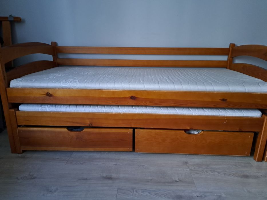 Łóżko dziecięce podwójne, drewniane