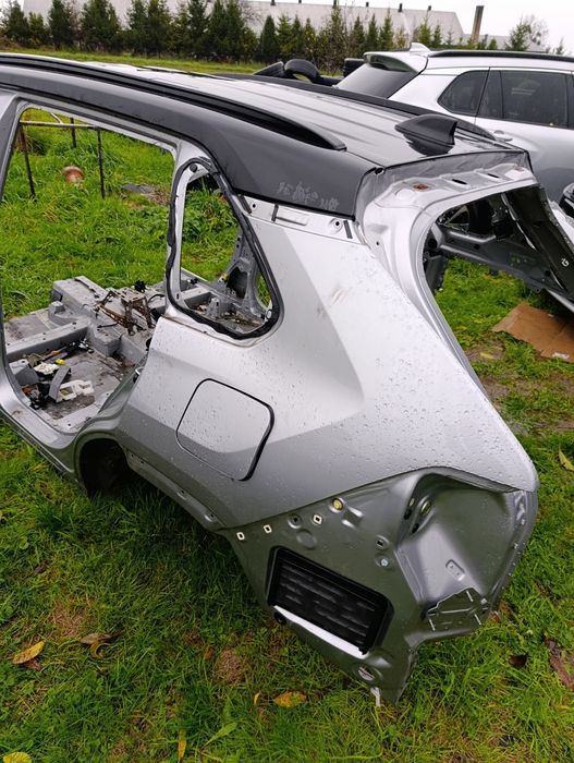 Ćwiartka Toyota rav 4 V  słupek środkowy  1d6 podłoga dach