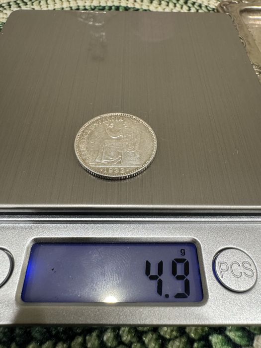 Монети 1 песета 1933 року.