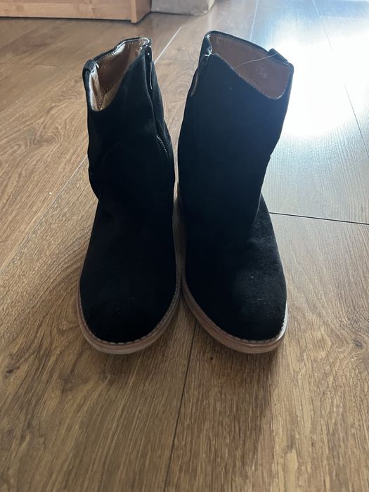 Buty saszki na delikatnym koturnie