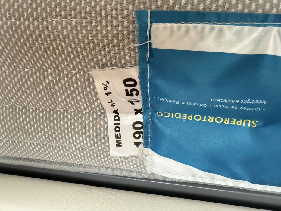 Cama de casal - cor branca