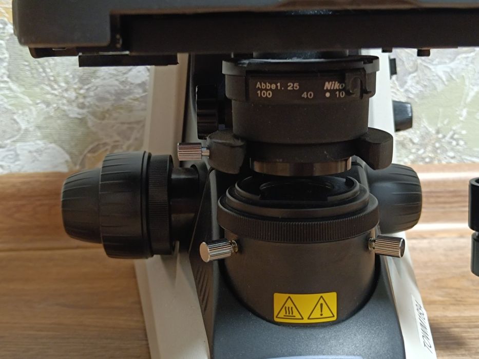 Мікроскоп Nikon eclipse E200