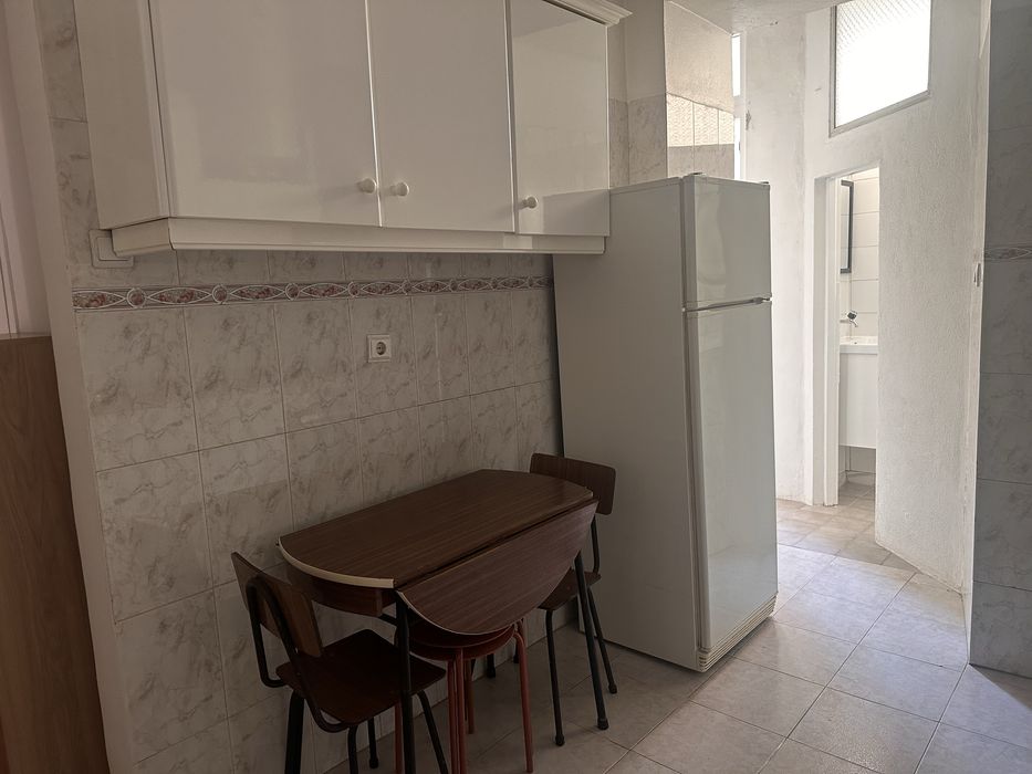 Quarto mobilado, individual, despesas incluidas, estudantes ou trabalhadores