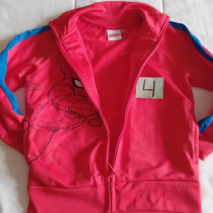 Casacos desportivos  menino ,veste 3/4 anos, como novos varias marcas