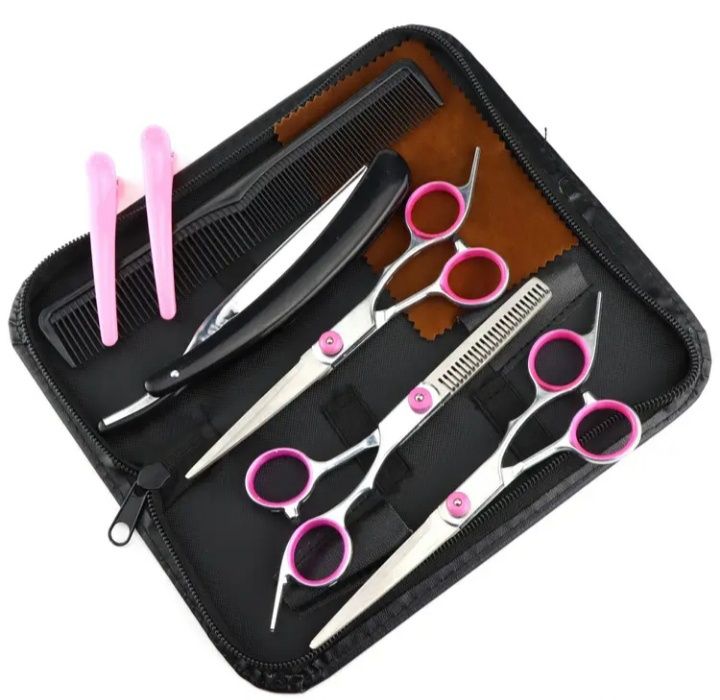 Набір професійних перукарських ножиць.