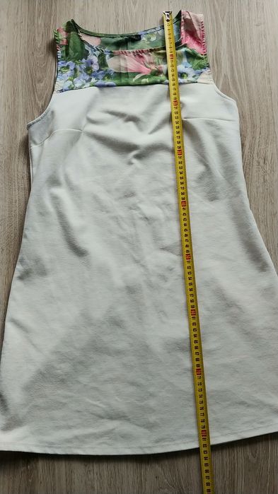 Biała sukienka mini