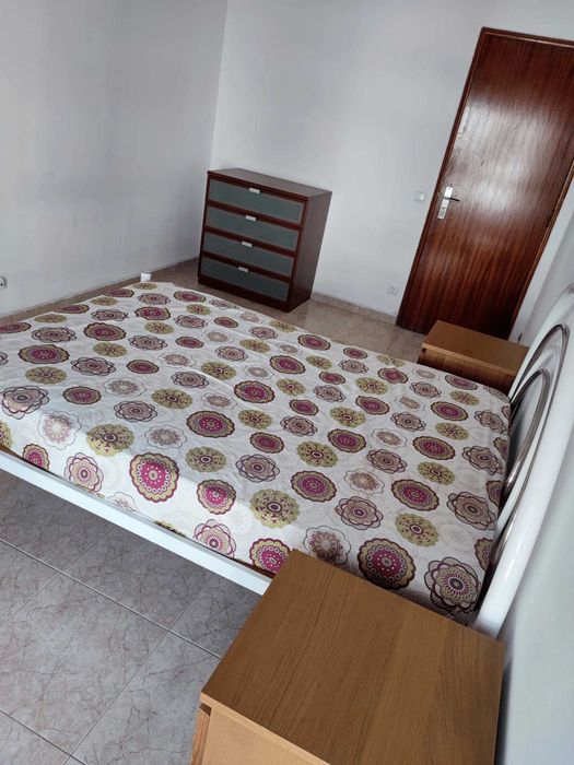 Alugo Quarto - Moita