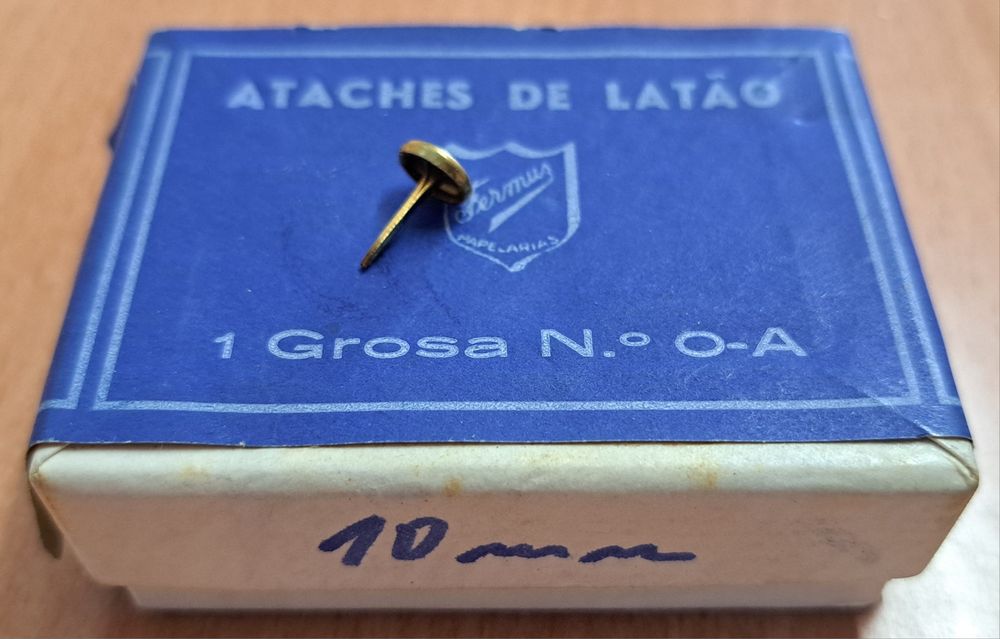 Tachas de latão para tabalhos manuais ou decorativos