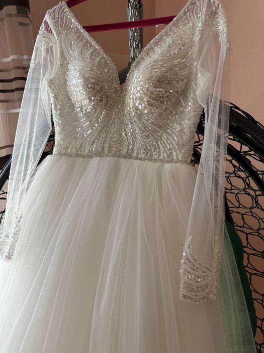 Продам весільну сукню